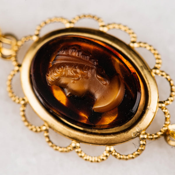 Vintage Tortoiseshell Cameo
Golden Heart Locket
18 Carat Gold Filled Earpost