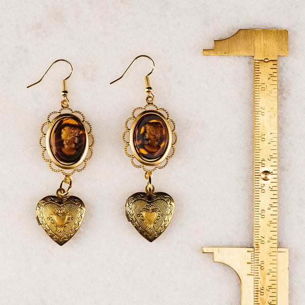 Vintage Tortoiseshell Cameo
Golden Heart Locket
18 Carat Gold Filled Earpost