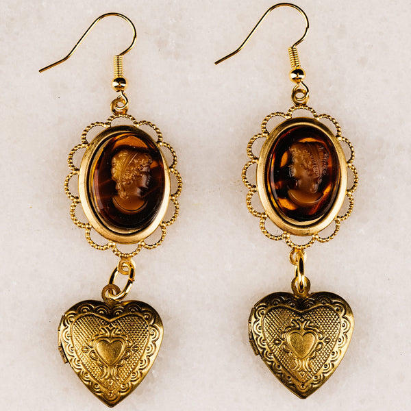Vintage Tortoiseshell Cameo
Golden Heart Locket
18 Carat Gold Filled Earpost